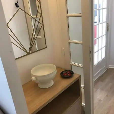 77 Rue De France * Fontainebleau