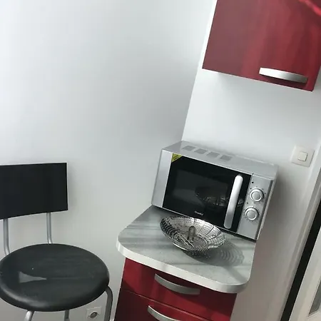 77 Rue De France * Fontainebleau